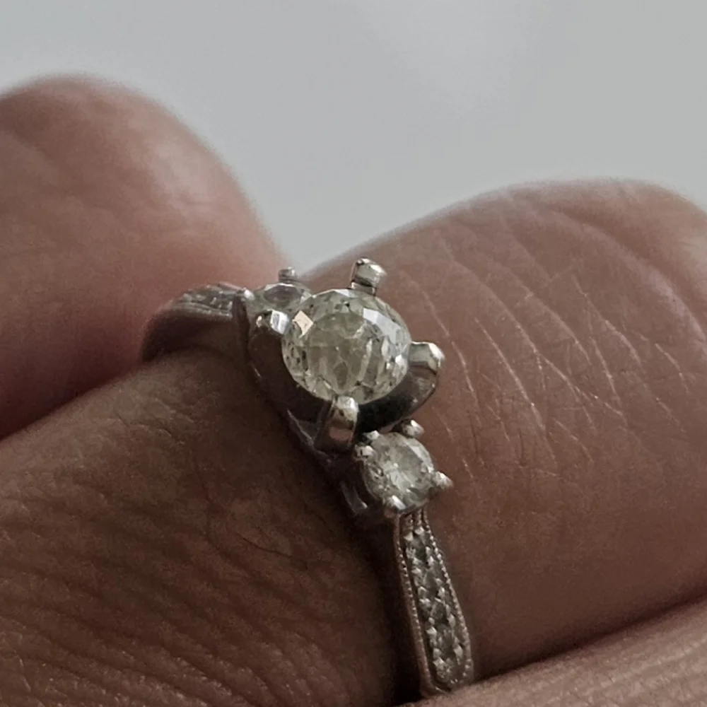 Dimond engagement ring - Picture 1 of 7